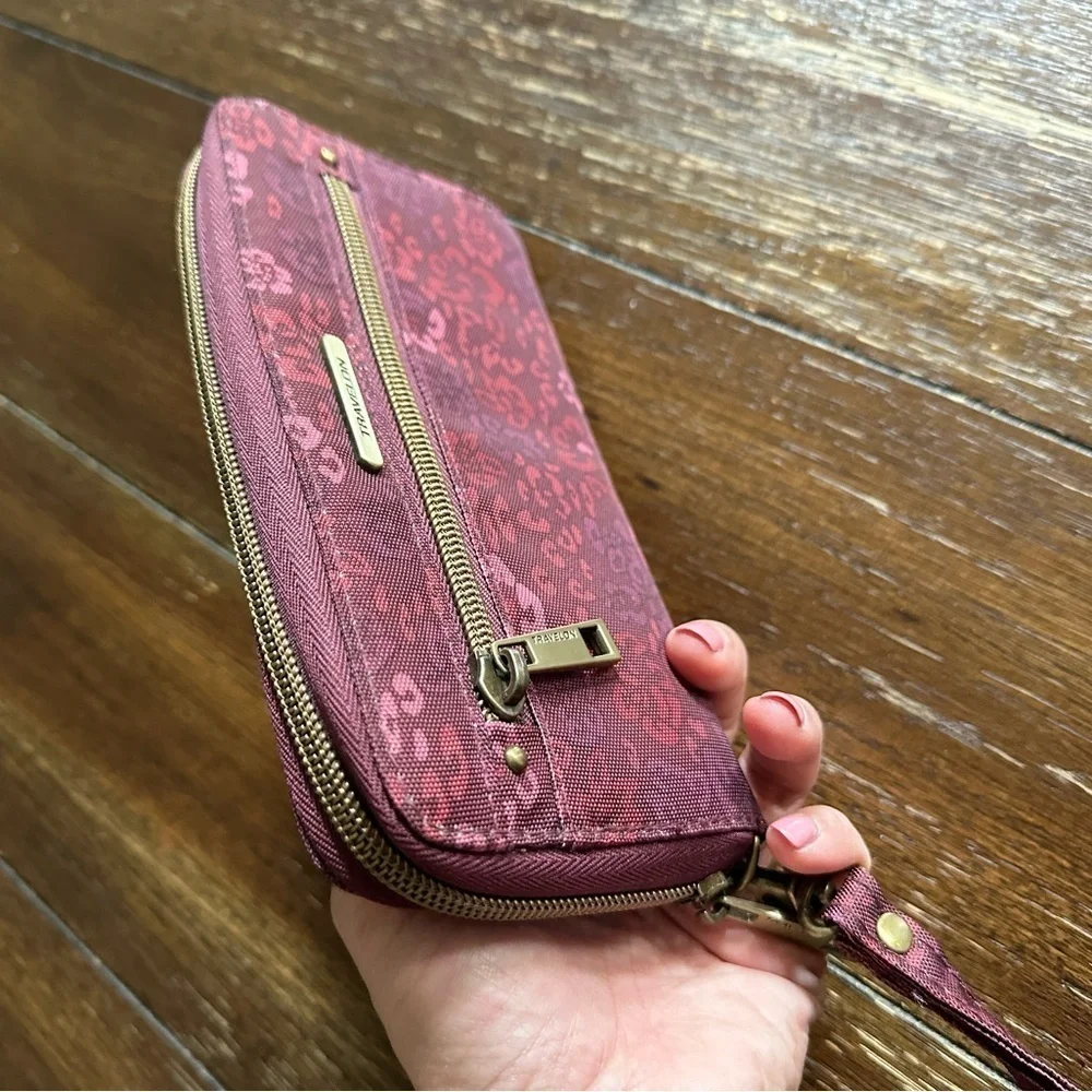 NWOT Travelon wallet
